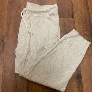 Nike Women’s Jogger Crops